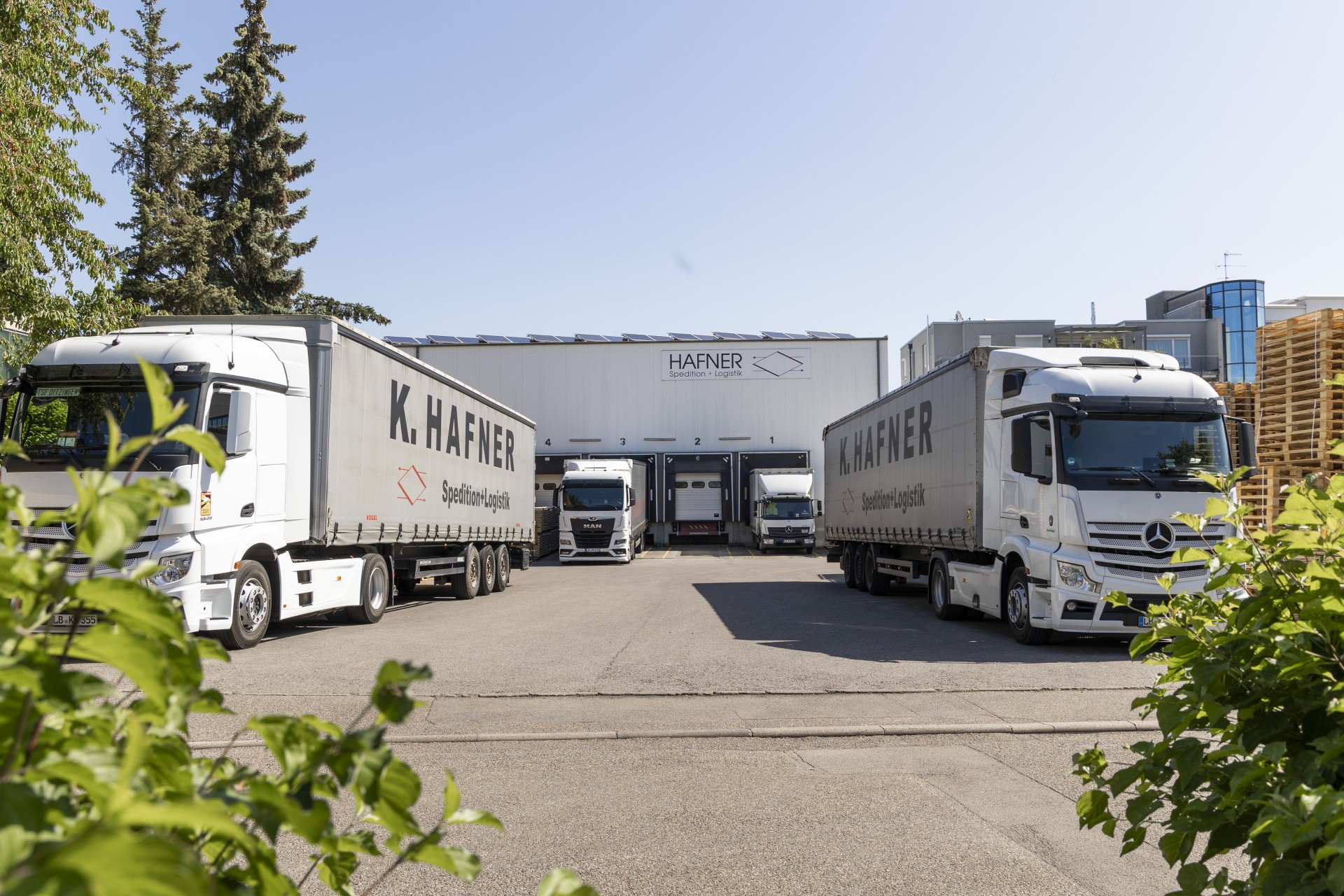 Blüggel Gmbh & Co. Kg Spedition Und Kfz.-reparaturen Über uns